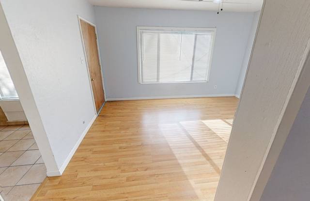 Just Reduced for a Fast Lease! Charming single-story bungalow 2/1 Gallery 4