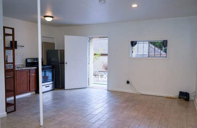 161 1/2 N Hoover St photos photos