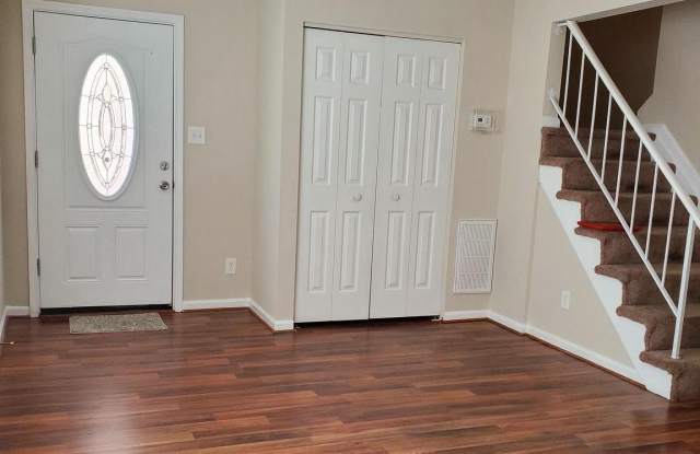 800 LARKSPUR COURT Gallery 2