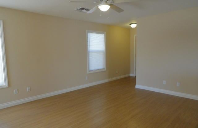 341 W Aloe Place Gallery 3