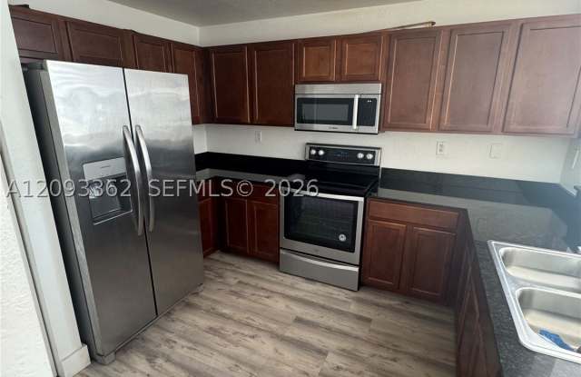 8833 NW 107th Ct Gallery 3