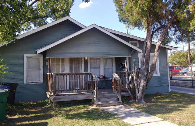 905 West Lynwood Avenue - 2 photos photos