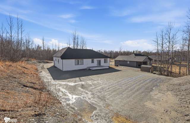 4 Bedroom | 2.5 Bathroom | 2 Car Garage - Convenient Location! photos photos