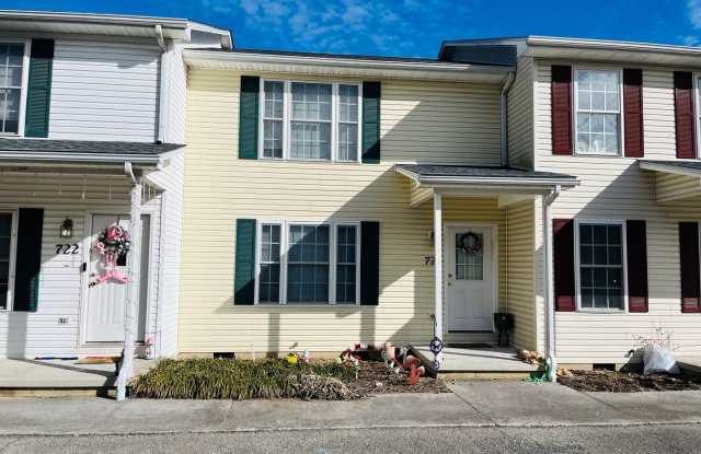 2 Bedroom, 2.5 Bath Townhouse Gallery 3