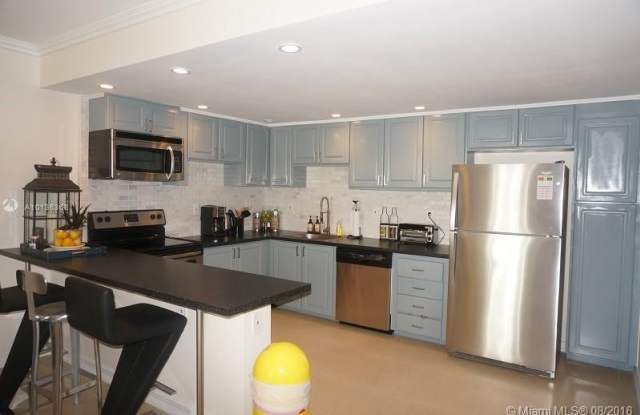 19370 COLLINS AV SEASONAL photos photos