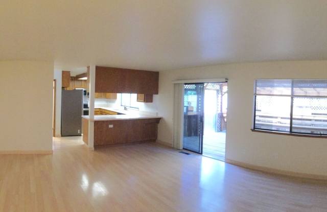 Beautiful 2 bed 2 full bath - Single Family Home Just Waiting For You - 906 Hacienda Circle, Rohnert Park, CA 94928