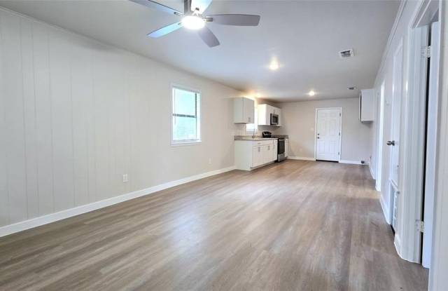 389 W Blackbourn Street photos photos