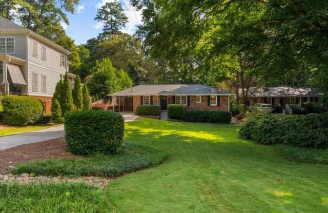 2201 Fairway Circle NE Gallery 2