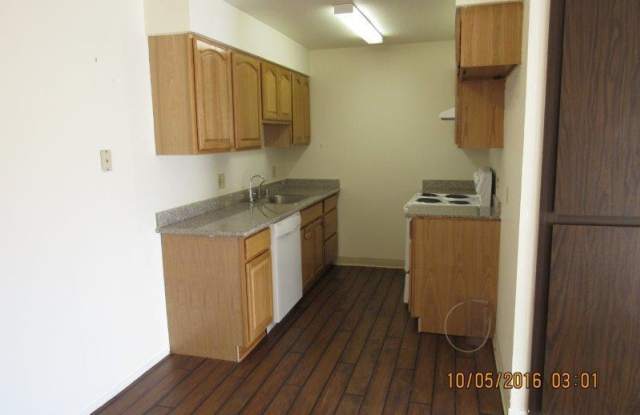 Great Condo in Nice Community with Pool Gallery 4