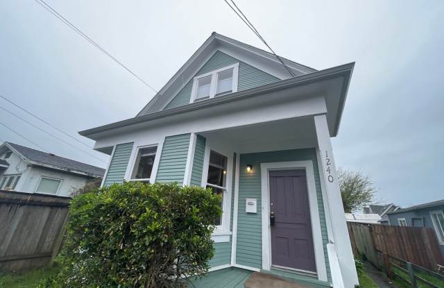 Pet-friendly Victorian Home has Remodeled Bathrooms, All New Paint, Flooring and Window Coverings Throughout photos photos