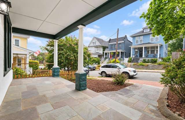 2237 MOUNT VIEW Place SE Gallery 2