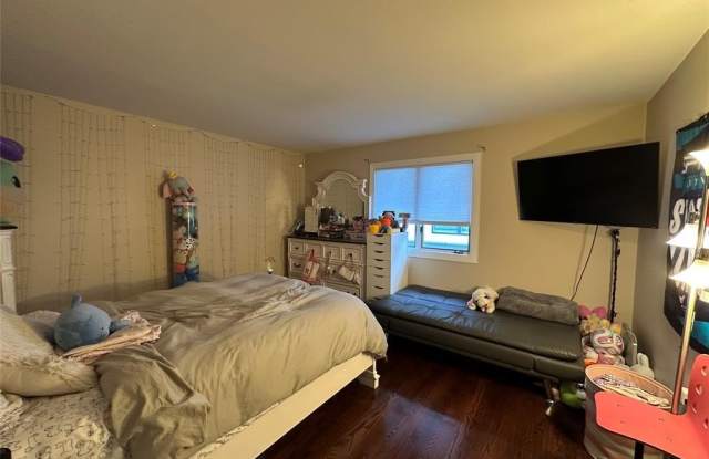 724 Undercliff Avenue Gallery 3