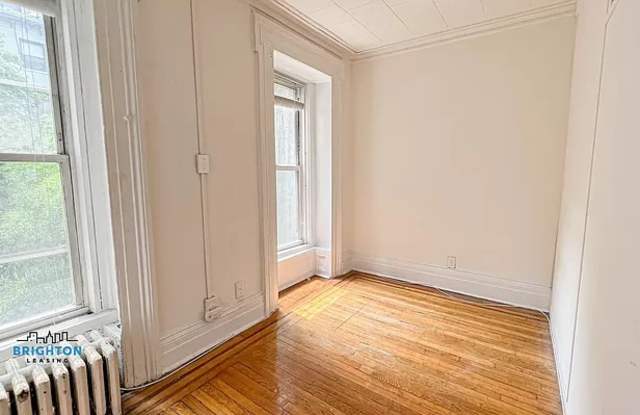 118 E 31st St Gallery 2