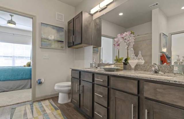 2437 Montopolis Dr Gallery 2