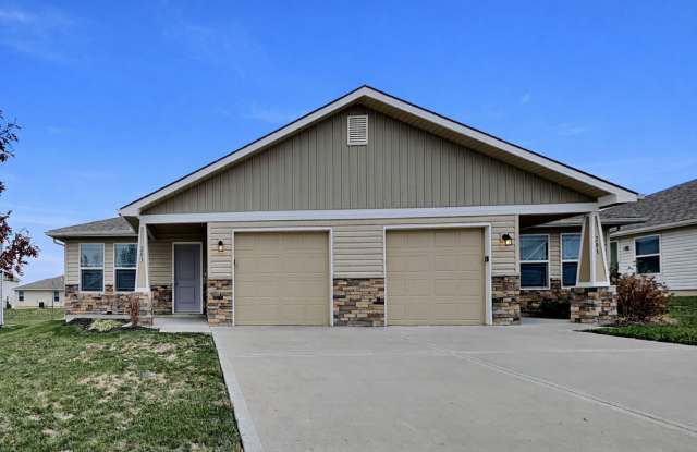 Charming 3Beds, 2Bath Home in Blue Springs with Garage Parking photos photos