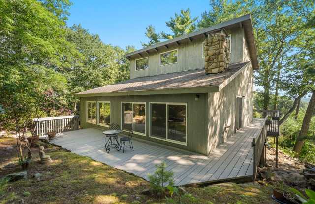 Year-round Home in Manchester-by-the-Sea – Close to Downtown! Gallery 1