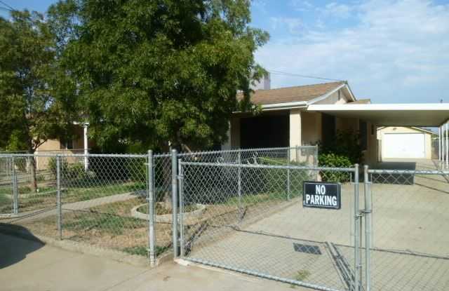 Nice Cottage with Fenced yards Gallery 3