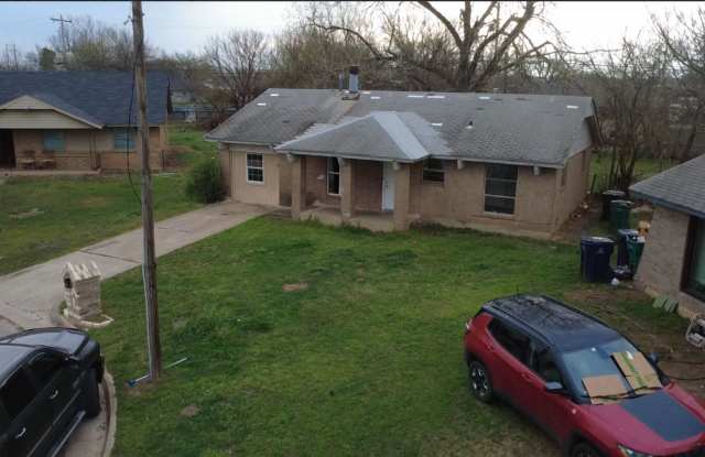 Charming 4-Bedroom Home with Spacious Yard! Gallery 4