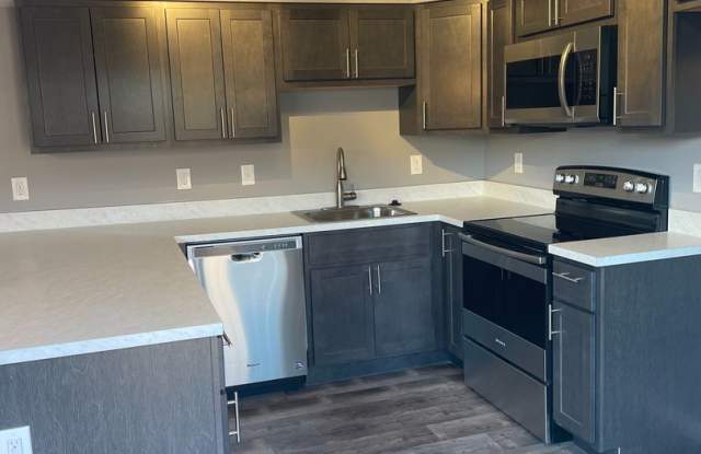 3bd/1.5 Bath Condo in Hazelwood - Remodeled with new Cabinets & New Appliances Gallery 4