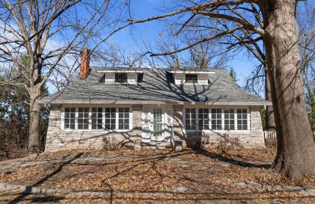 Charming 2+ Bedroom in Shrewsbury – Walkable Neighborhood & Pet-Friendly! photos photos