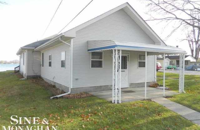 9423 N River photos photos