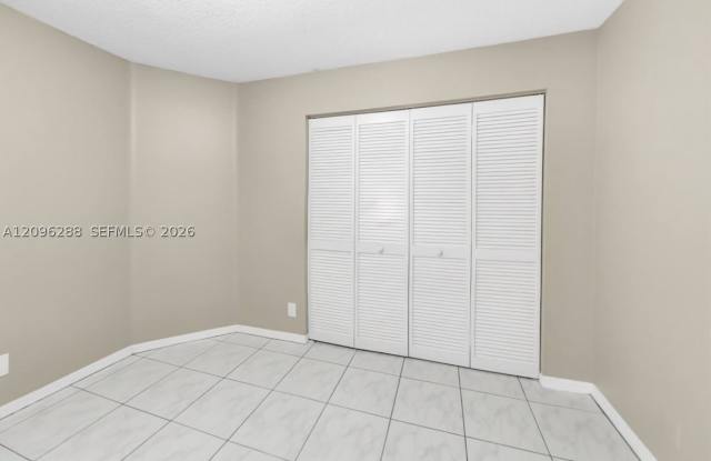 164 E Bayridge Gallery 3