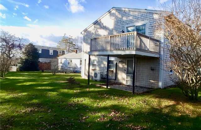 91 Reservoir Road - 91 Reservoir Road, Newport East, RI 02842