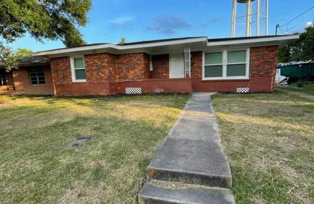 Newly Renovate 4 bedroom 2 bath Home in Liberty, TX! photos photos