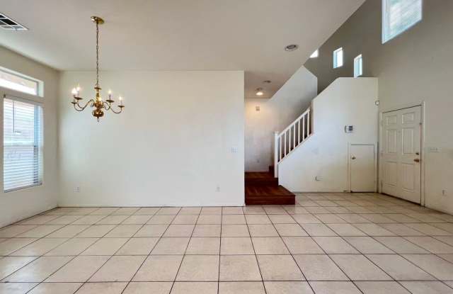 Bright and spacious home Gallery 3