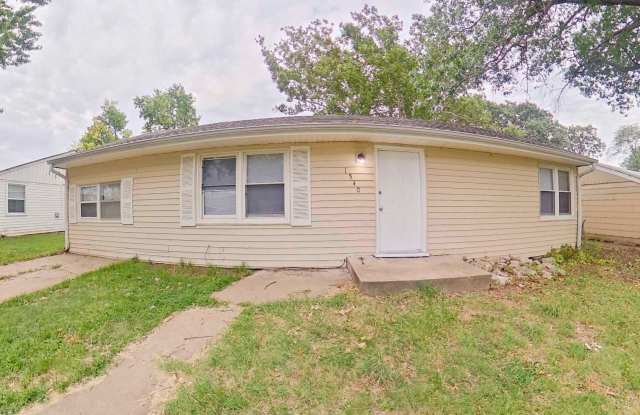 3D Tour Available - Fenced-in yard + Washer  Dryer + Big Bedrooms! Available August 1st! - 1540 Harry Road, Manhattan, KS 66502