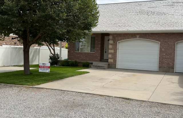 Welcome home to this Two-Bedroom Duplex in Santaquin, UT Gallery 3