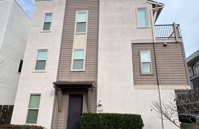 Vibrant 3 story 2bed/2.5bath home at the Mill at Broadway photos photos