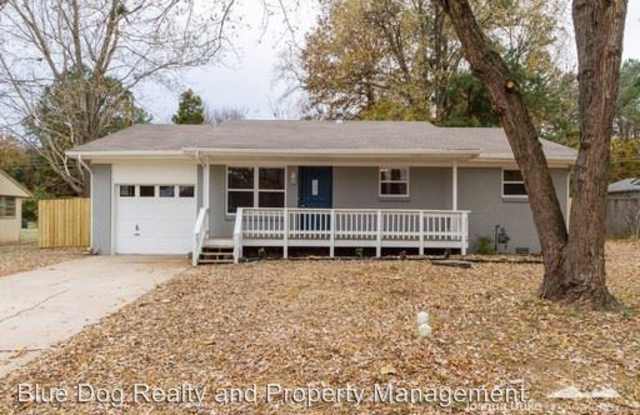935 S. Wood Ave - 935 South Wood Avenue, Fayetteville, AR 72701
