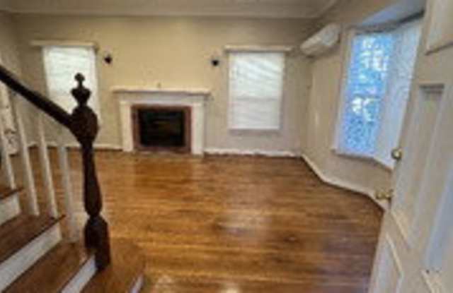 205 South Doheny Drive Gallery 2