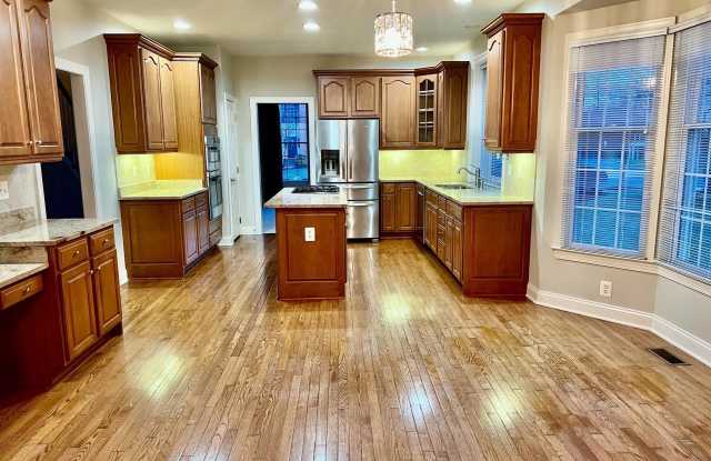 5920 INTERLACHEN Court Gallery 3