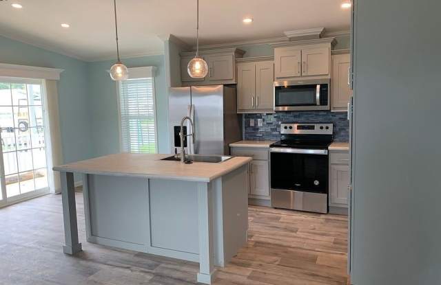 6429 Forest Lake Dr Gallery 2