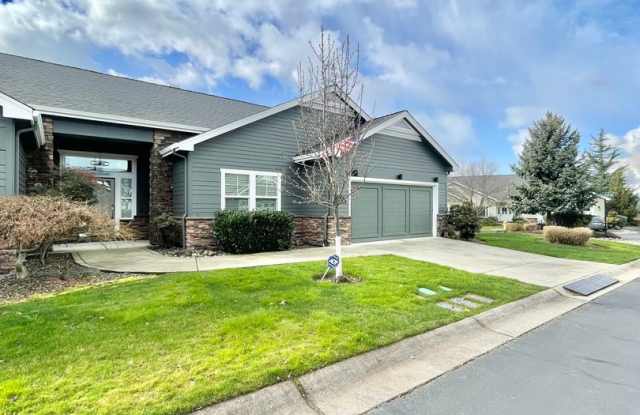 2 Bedroom-2 Bath single Family Home in Gate Community-Eagle Point Golf Course-Eagle Point, Oregon Gallery 3