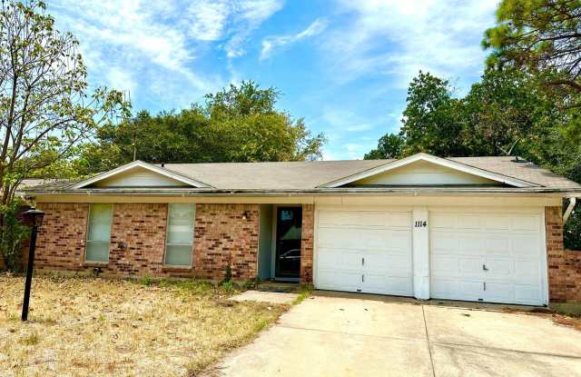 1114 Johnson St - 1114 Johnson Street, Benbrook, TX 76126