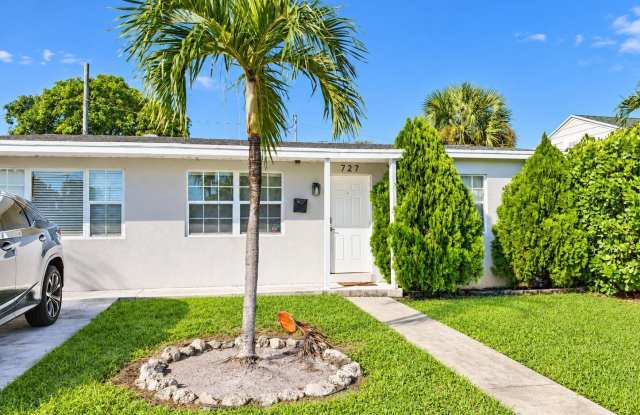 727 SUMMIT Boulevard Gallery 1