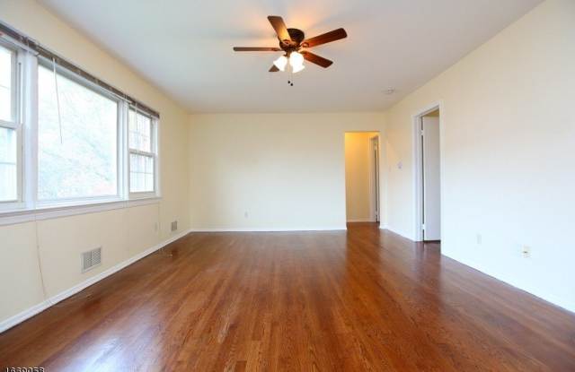 18 Dartmouth Ave photos photos
