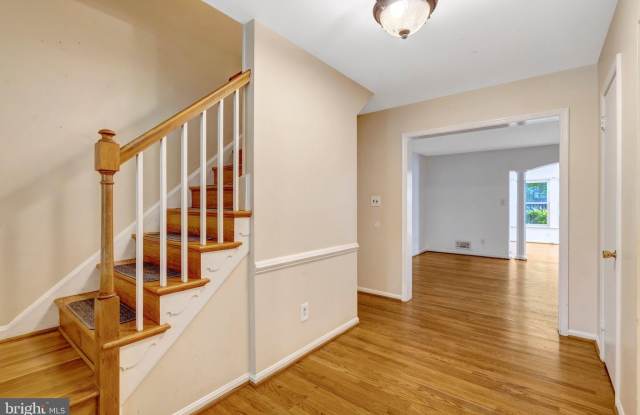 8916 BRAEBURN Drive Gallery 4
