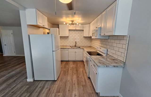 Beautifully Remodeled Condo in the Valley Gallery 4