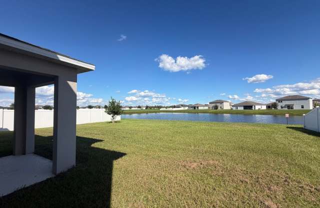 6 Bedroom single family water view home, new paint, new carpet. Located in Kissimmee! Gallery 4