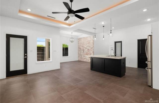2931 N 50th Lane Gallery 4