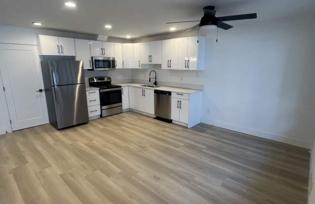 590 Front Street - 4 photos photos