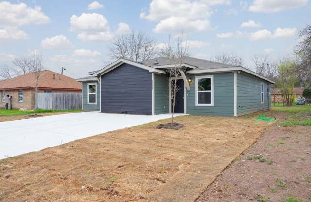 Reduced Application Fee And 4 Week Free Move-In Special! Spacious 3-Bedroom Home with Hardwood Floors & Modern Finishes in Seguin Gallery 4