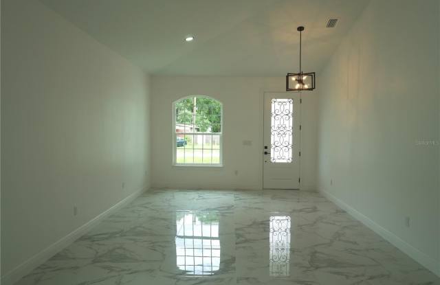 8926 N ORLEANS Avenue Gallery 4