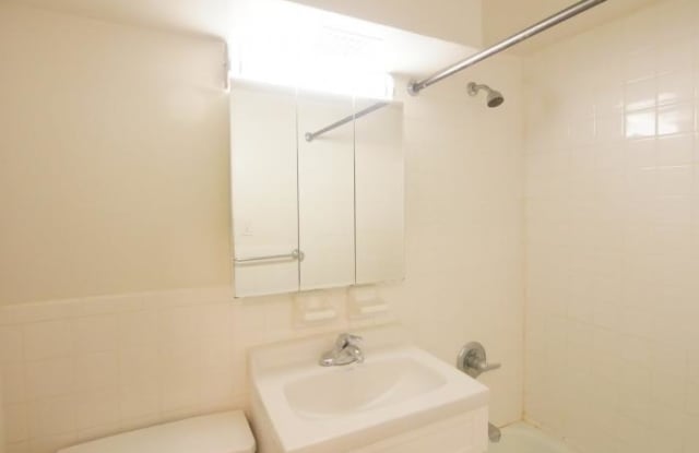 211-213 East 73rd St. Gallery 3