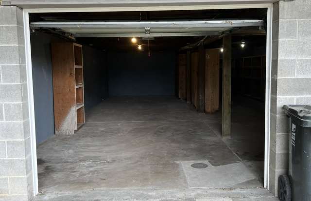 4138 South 43rd Street - Shop Gallery 2