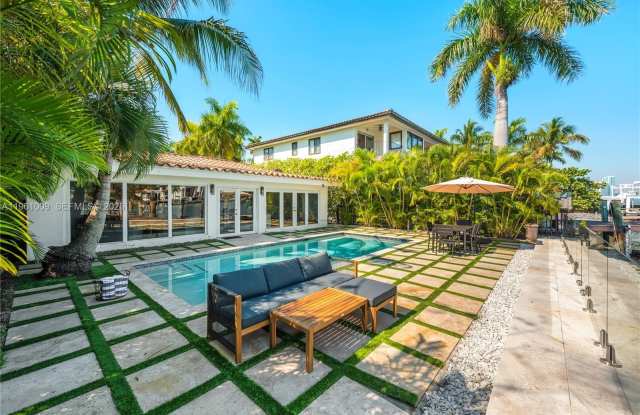 253 N Coconut Ln Gallery 4